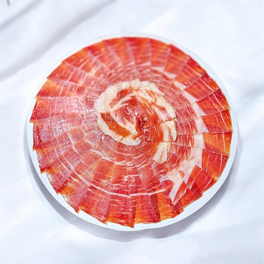 Emplatado circular de jamón cortado a cuchillo